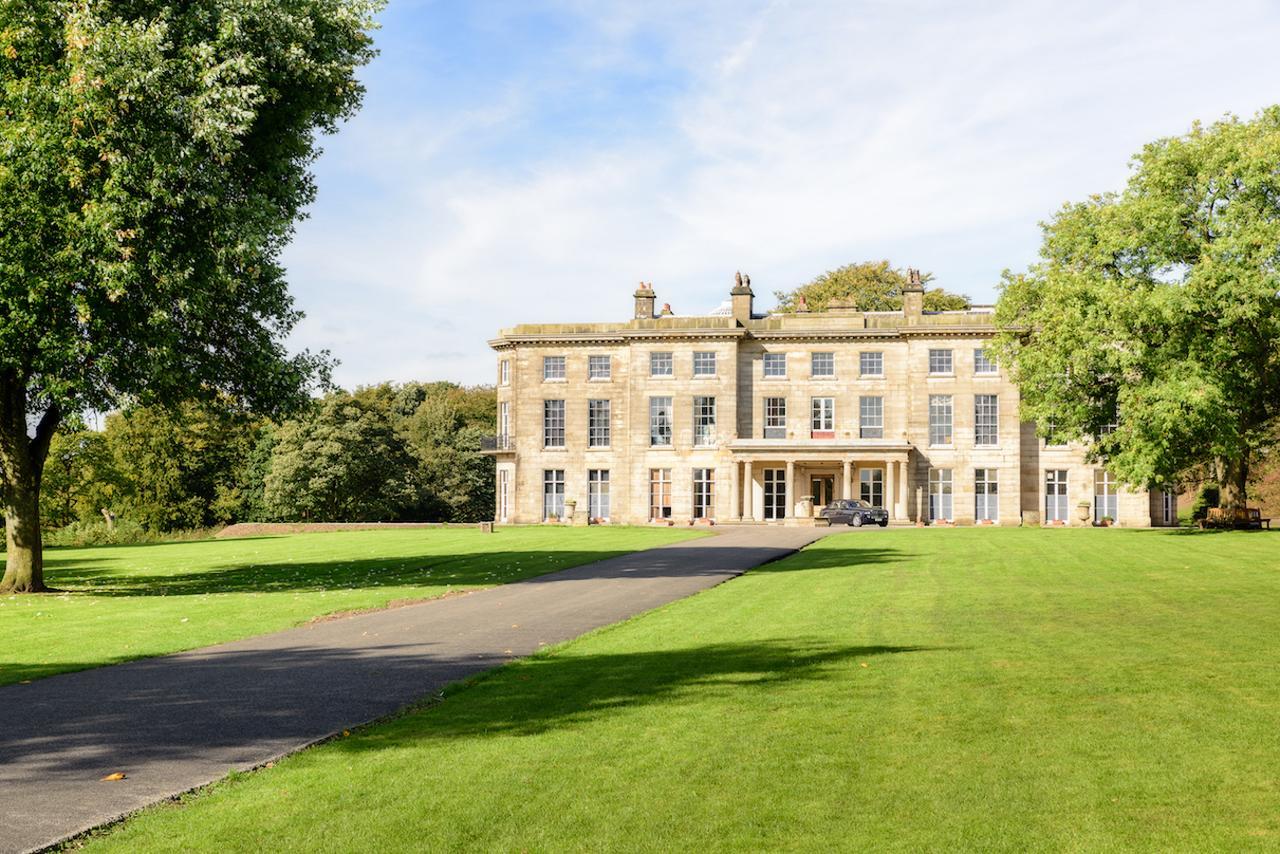 Haigh Hall Hotel Уиган Экстерьер фото
